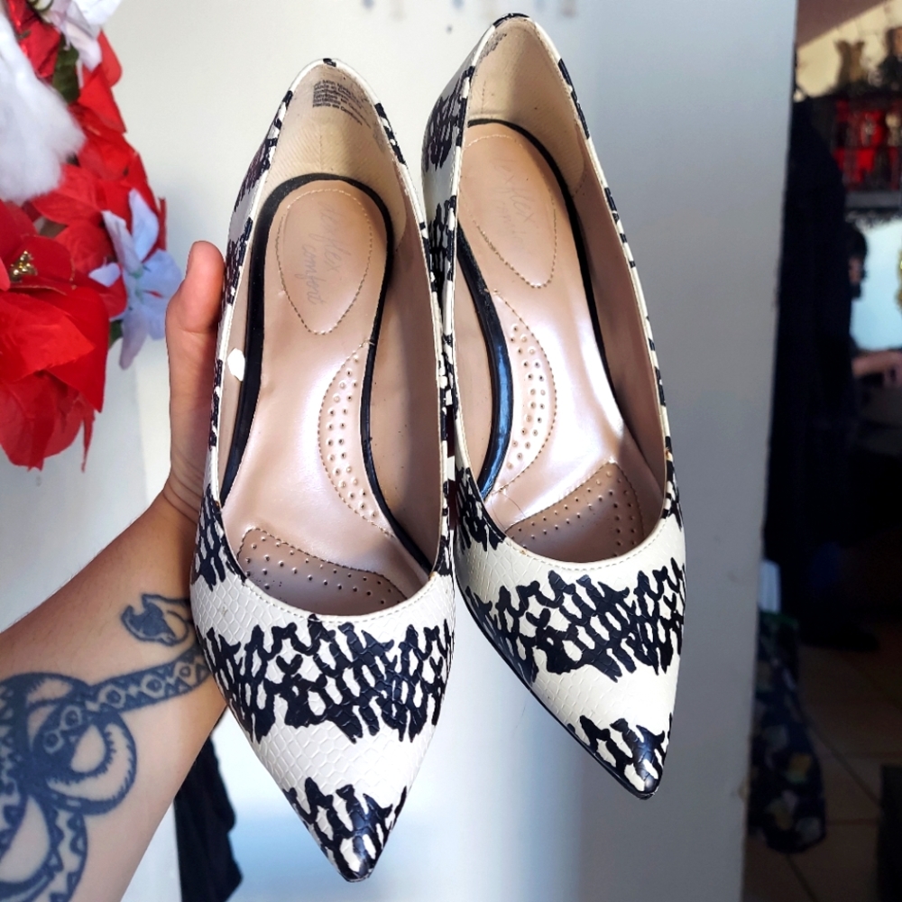 DexFlex Comfort Julie Black & White Pumps🤍🖤